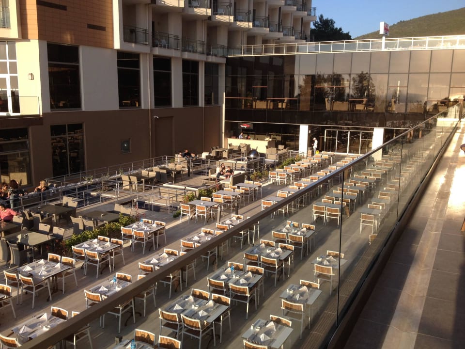 Außenbereich der Restaurant Ramada Resort Kusadasi & Golf