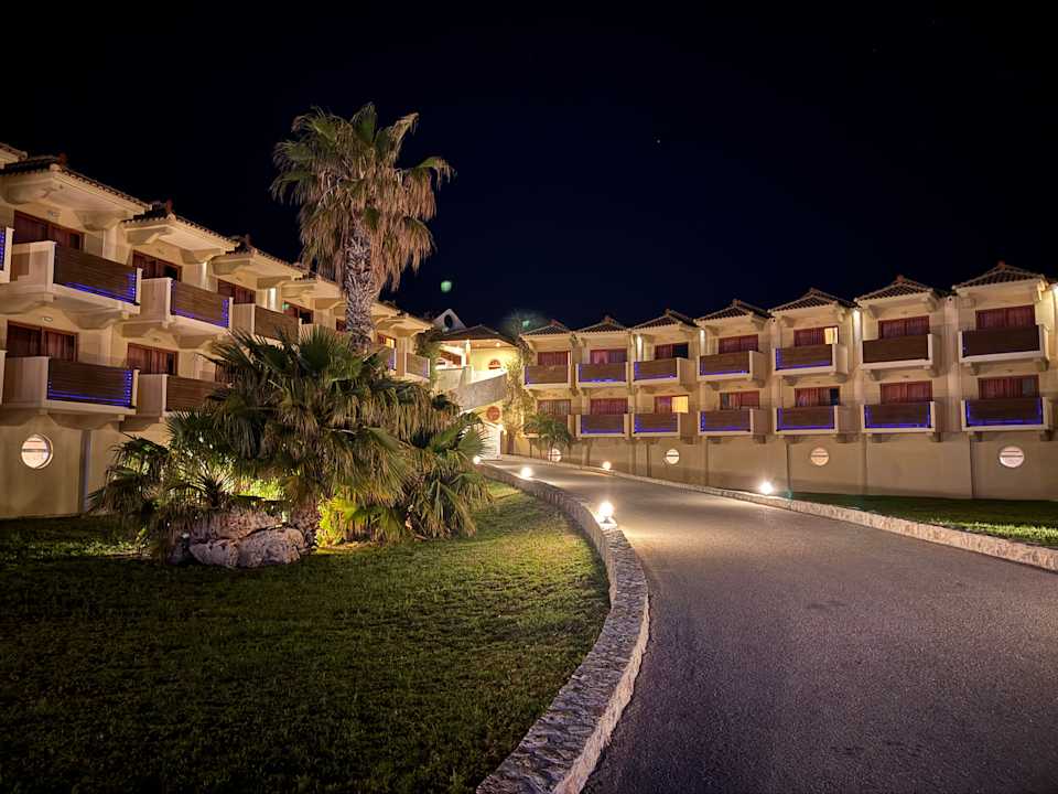 Außenansicht Hotel Kalithea Horizon Royal