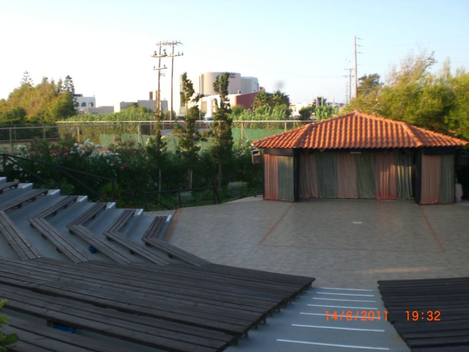 Amphietheater Anissa Beach & Village