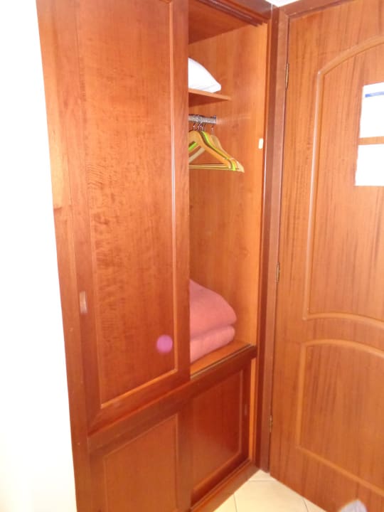 Schrank Evilion Sea & Sun Hotel