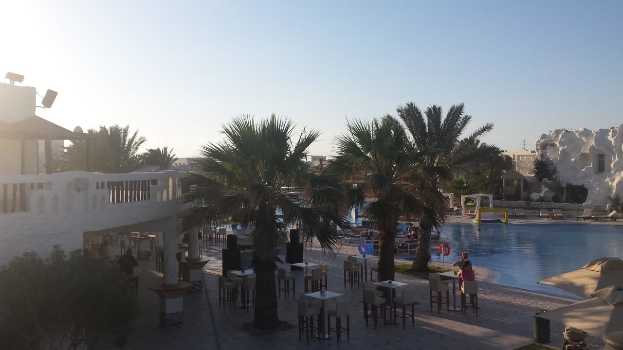 Blick auf Poolbar ROBINSON DJERBA BAHIYA