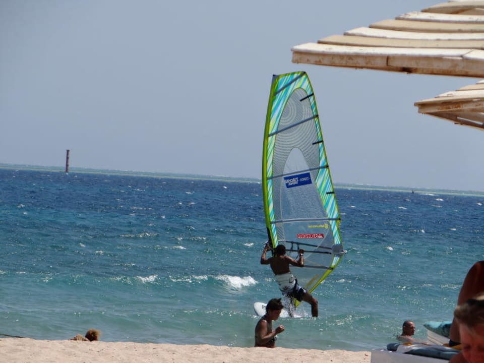 Ein Surfer Menaville Safaga