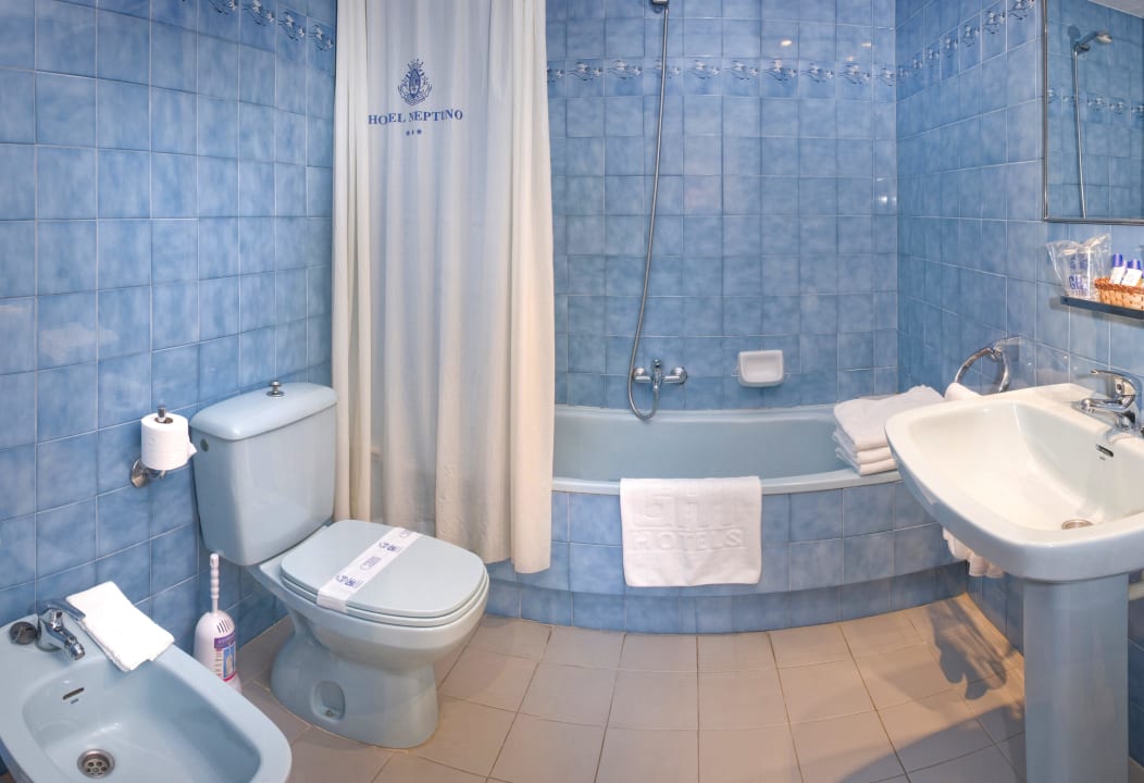 Bathroom Hotel GHT Neptuno