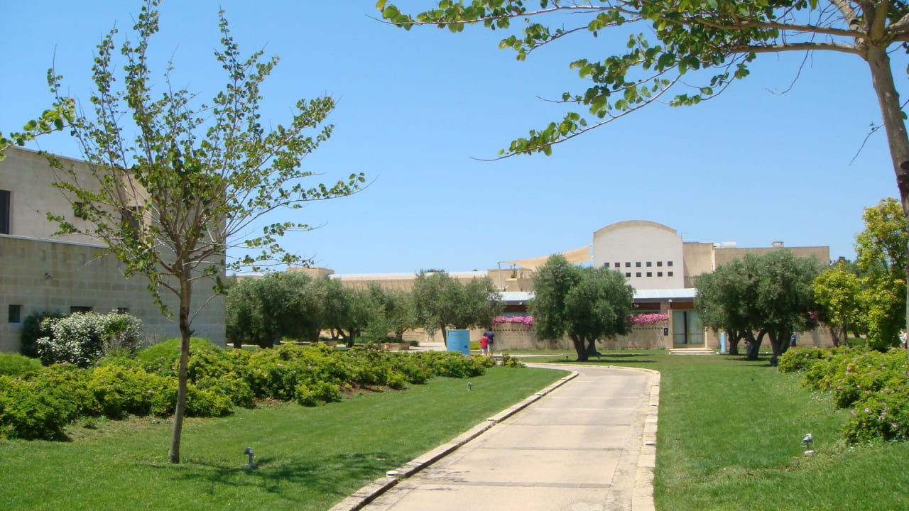Weg zum Pool Vivosa Apulia Resort