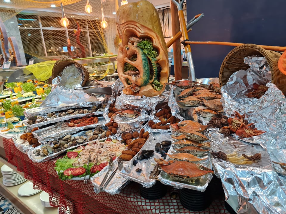 Gastro Saturn Palace Resort Hotel