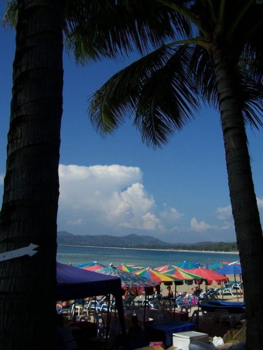 Sonnenschirme als Farbtupfer Best Western Premier Bangtao Beach Resort & Spa