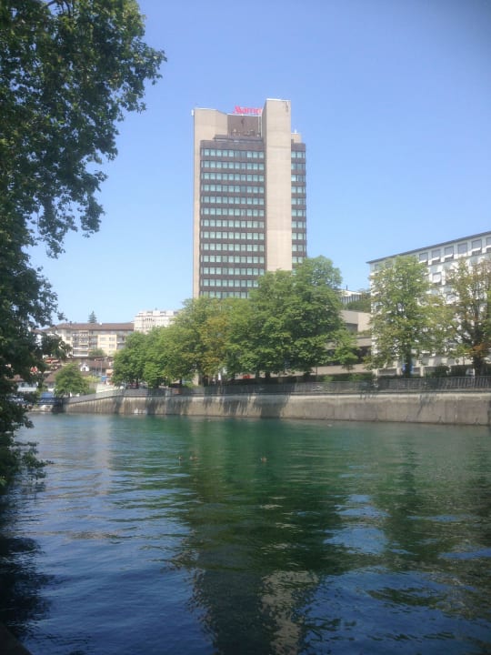 Auf etwa halber Strecke zum Bahnhof Zürich Marriott Hotel