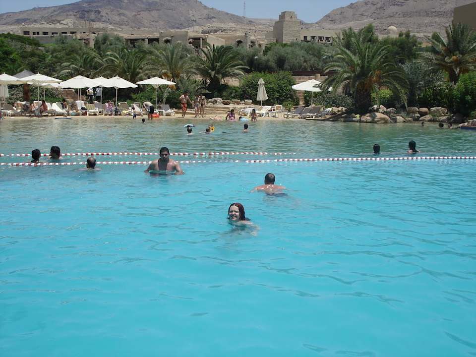 Бассейн Mövenpick Resort & Spa Dead Sea