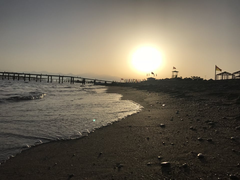 Strand Saturn Palace Resort Hotel