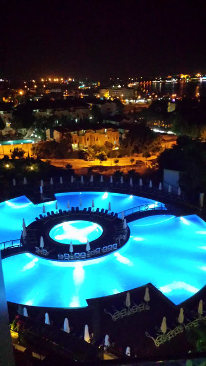 Pool bei Nacht Side Prenses Resort & Spa