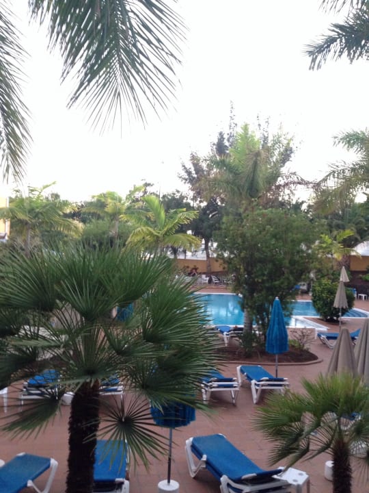 Blick vom Balkon (die Autos sind super zu hören) BLUESEA Jandia Luz