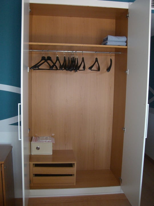 Ansicht Schrank Zimmer 115 Hotel Clumba