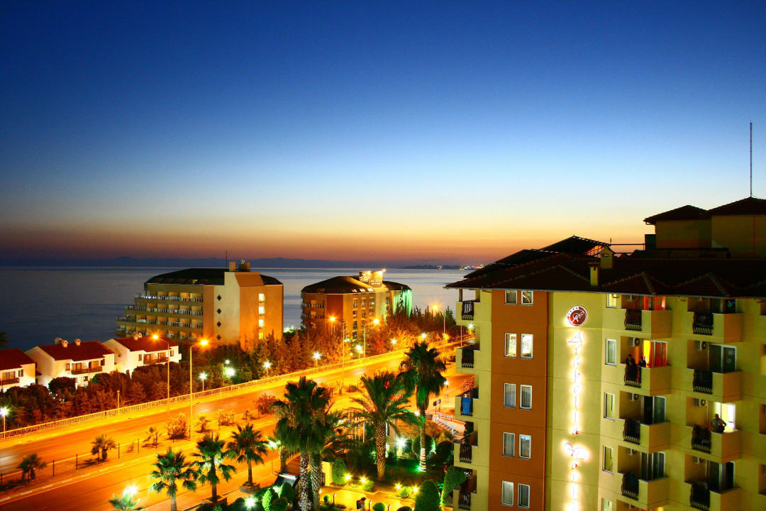 Abendpanorama aus dem Hotelzimmer Hotel Arabella World