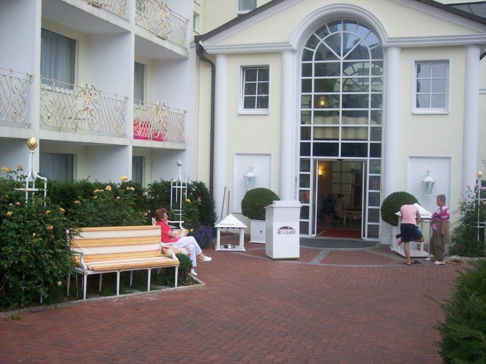 Hoteleingang Rugard Thermal Strandhotel