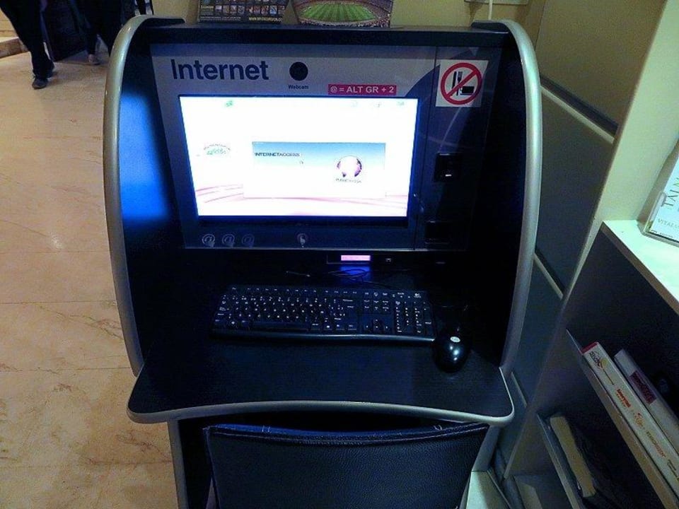 Das Internetterminal in der Lobby The 15 th Boutique Hotel