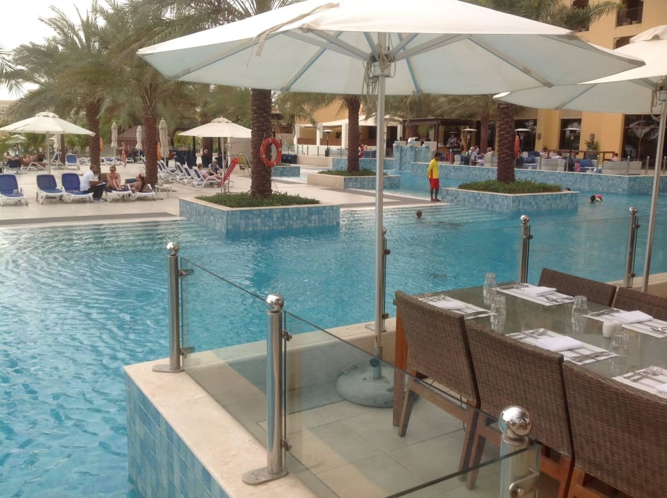Poolbar DoubleTree by Hilton Resort & Spa Marjan Island