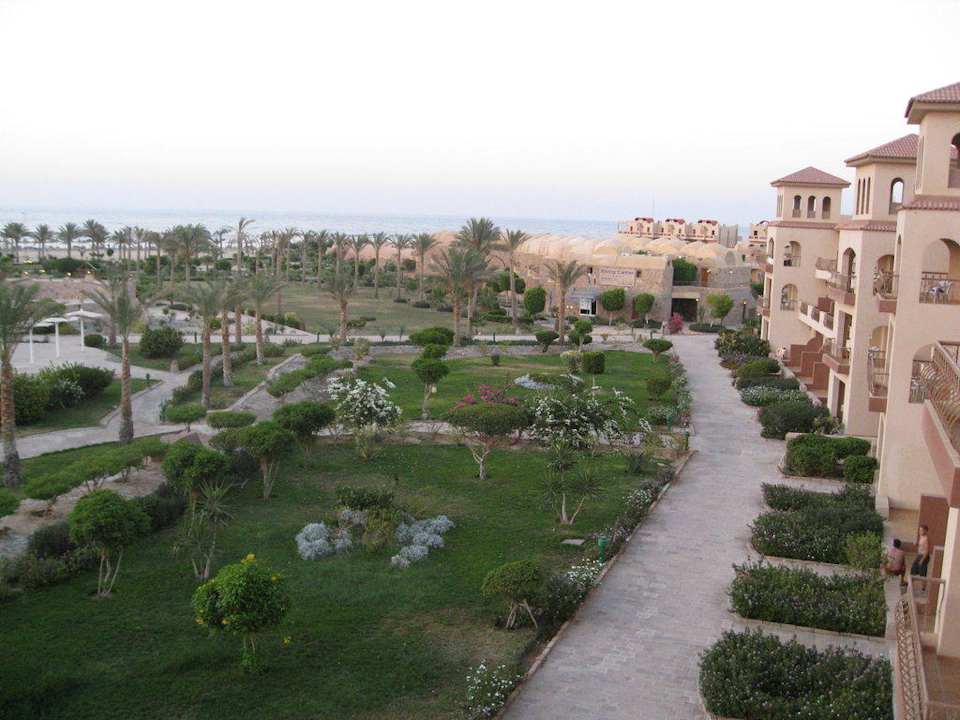 Blick aus der Zimmerterrasse Pensée Royal Garden Beach Resort