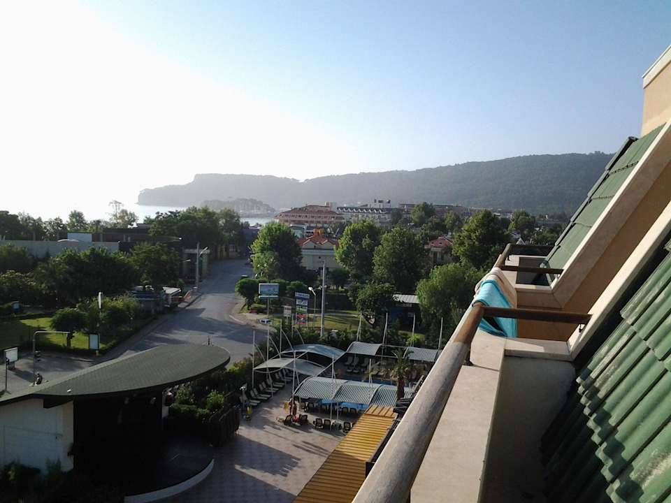 Blick auf die Bühne  Crystal De Luxe