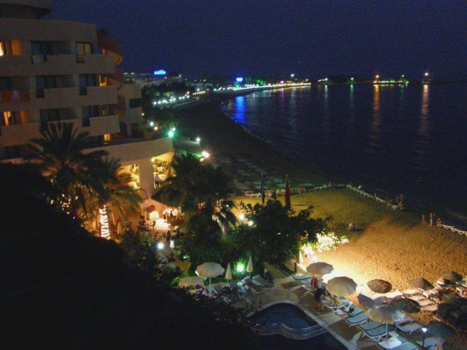 Blick vom Balkon bei Nacht Aska Hotel Just in Beach