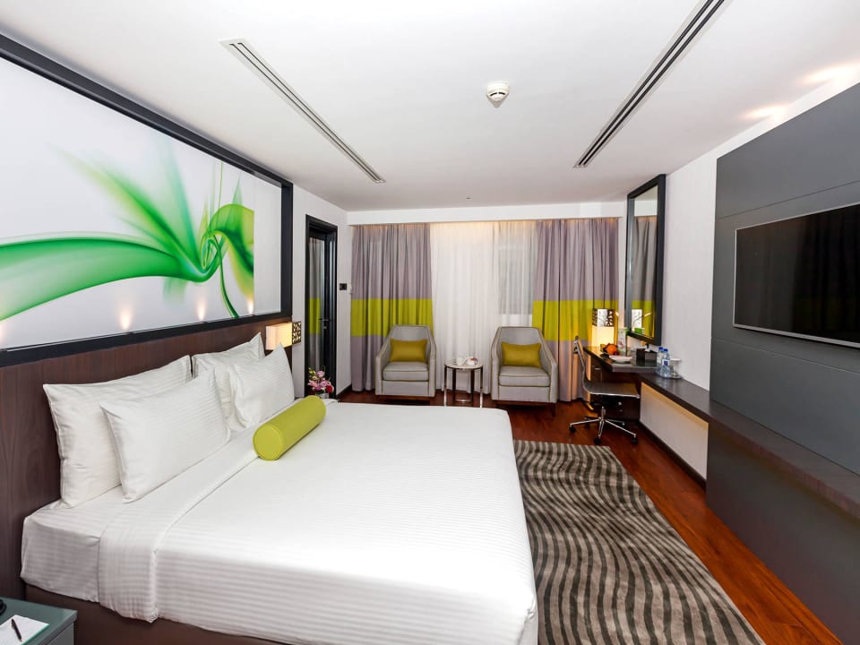 Executive-Suite Lotus Retreat Hotel