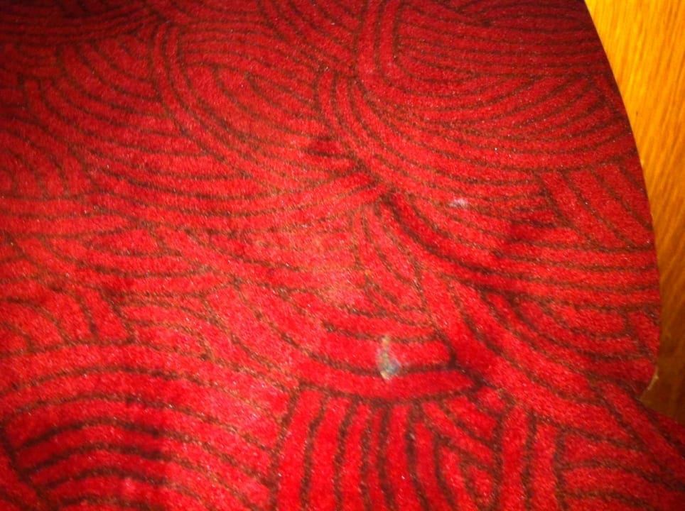 Chewing gum sulla moquette della camera La Folie Douce Hotels Chamonix