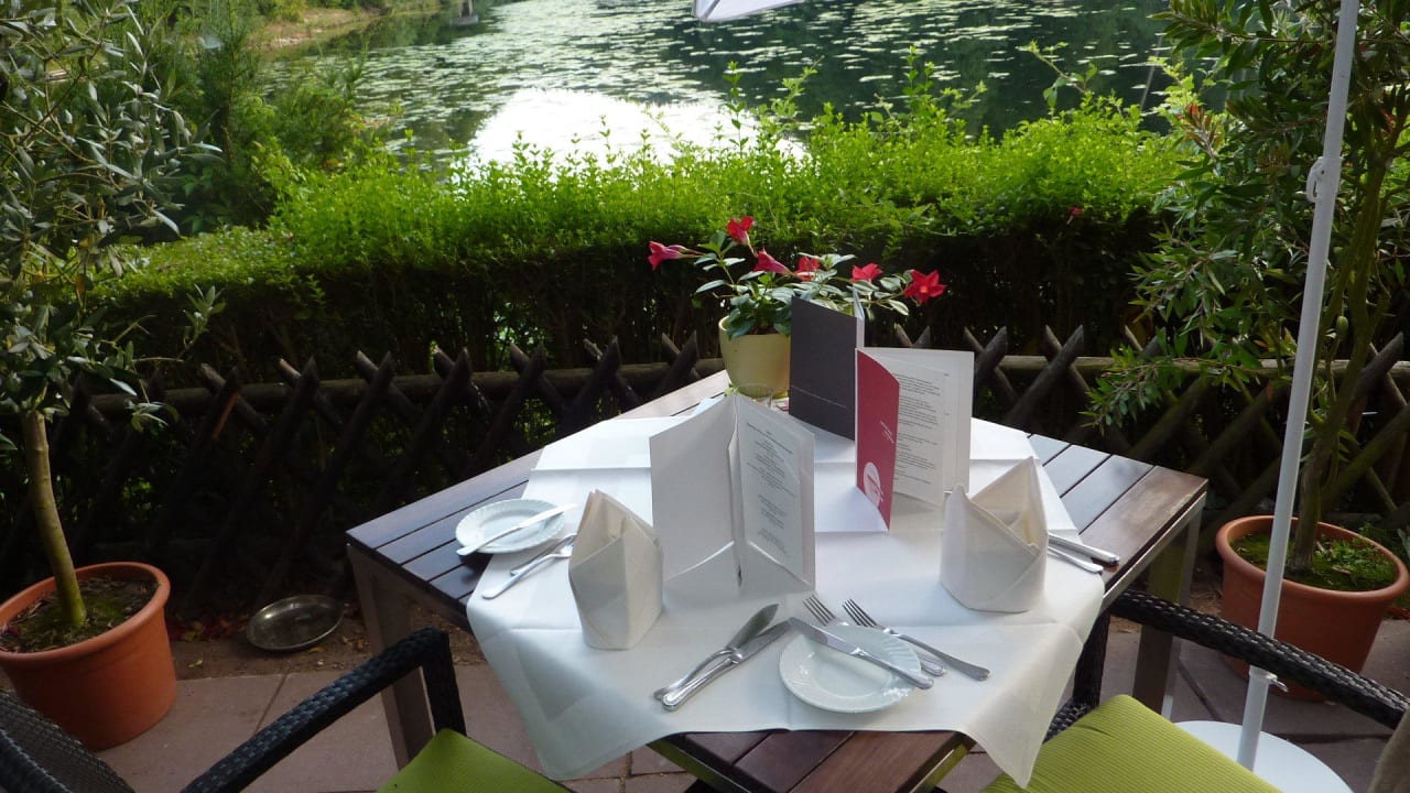 Tisch für das Abendessen Seehaus Forelle Haeckenhaus Ramsen