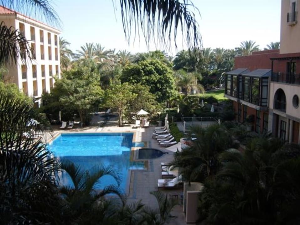 Blick vom Zimmer in den Garten und Spa-Außenbereich Lopesan Costa Meloneras, Resort & Spa