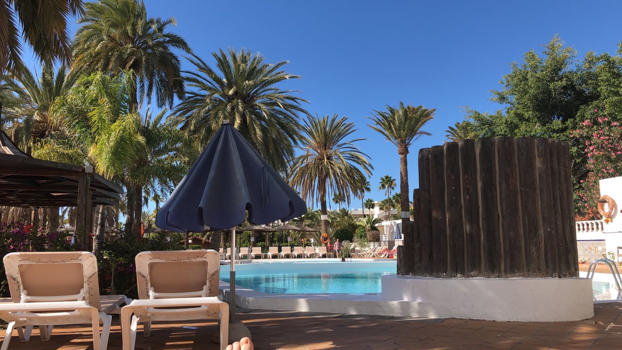 Pool HL Miraflor Suites Hotel