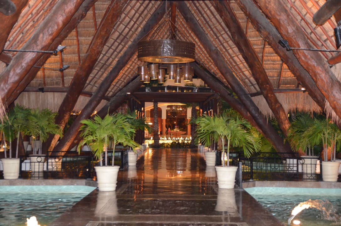 Weg zur Lobby Iberostar Selection Paraiso Lindo