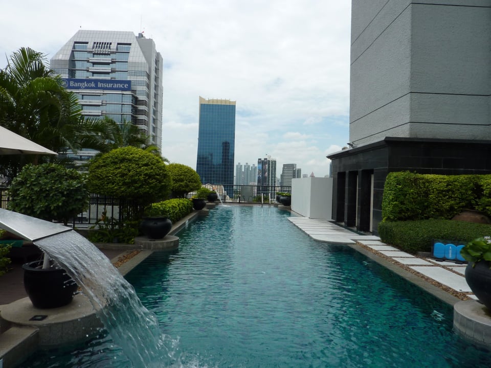 Poolanlage mit Ausblick Hotel Banyan Tree Bangkok