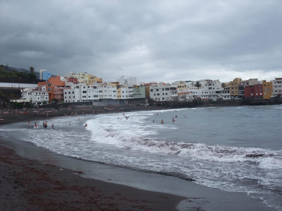 Der feine Sandstrand weiter Richtung Loro Park Be Live Tenerife - Adults only