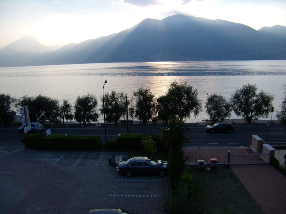 Blick vom Balkon auf den See Hotel Rosmari