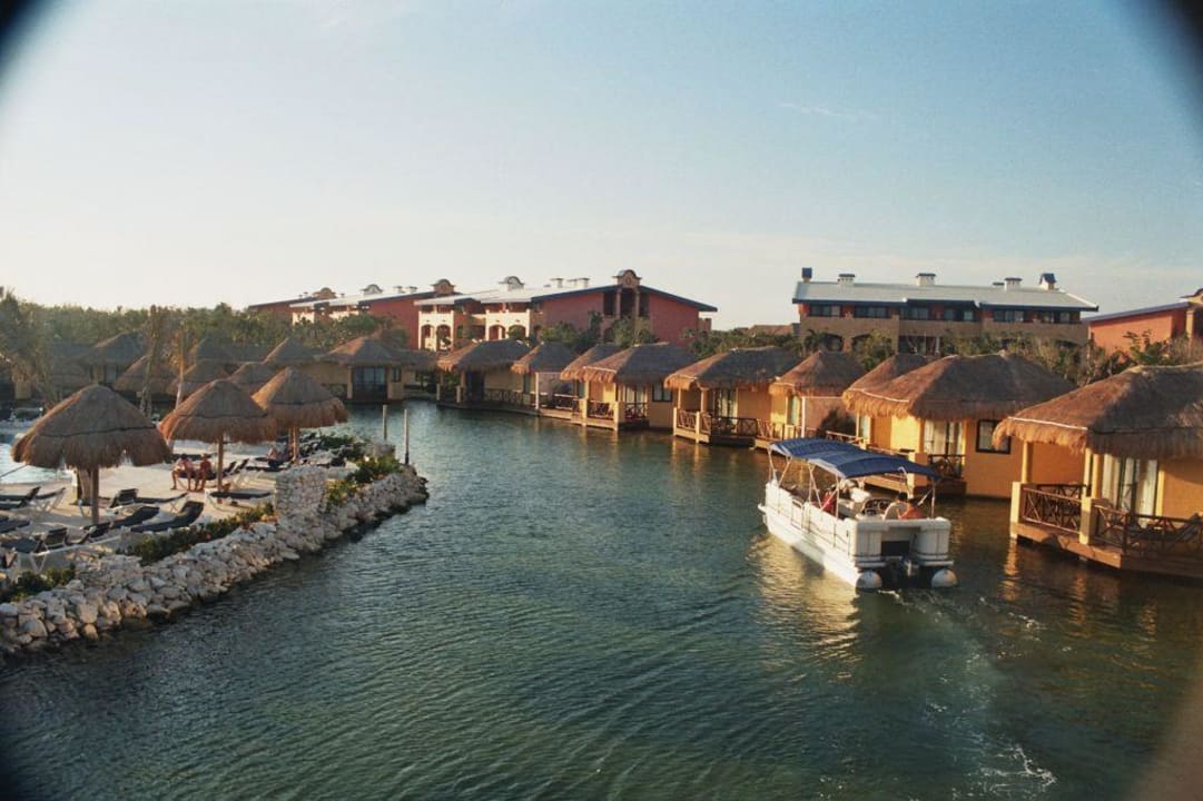 künstlicher See im Hotel Grand Palladium Select White Sand Resort & Spa