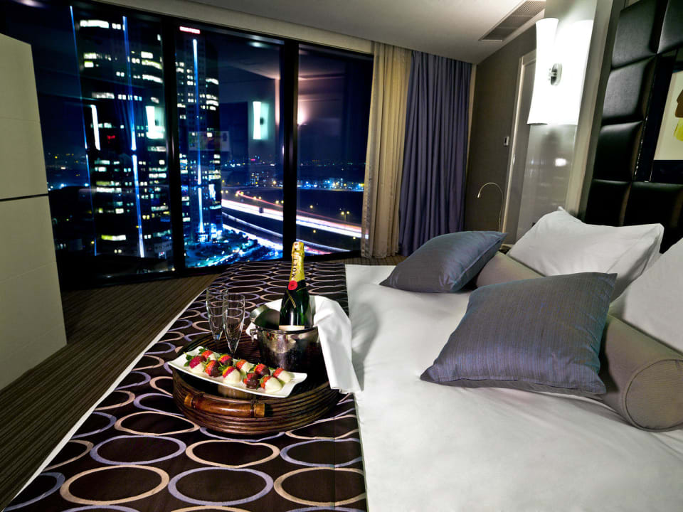 Corner Suite Ramada Plaza Hotel Istanbul Tekstilkent