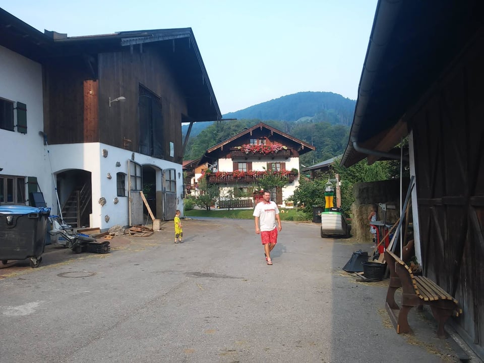 Blick auf den Hof Gästehaus Wachingerhof