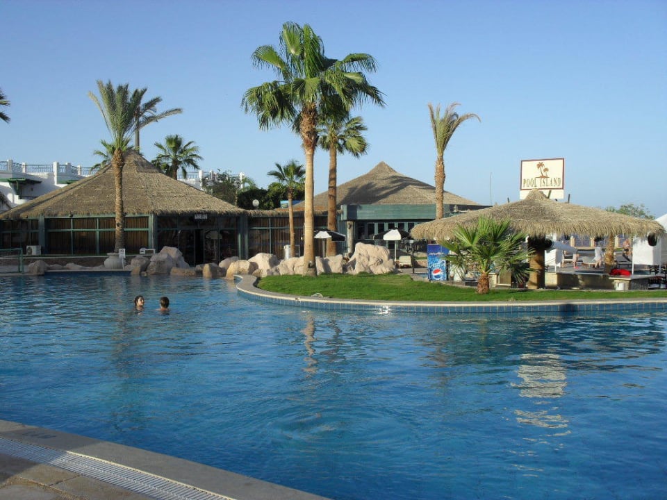 Główne baseny Safir Sharm Waterfalls Resort