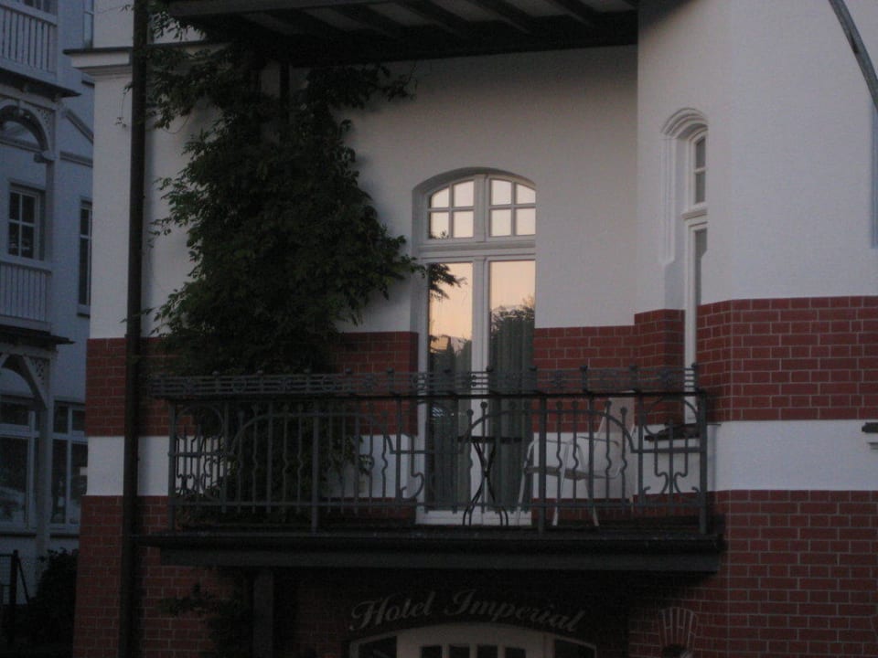 Blick auf das Hotel mit Balkon eines Zimmers Hotel Imperial Binz