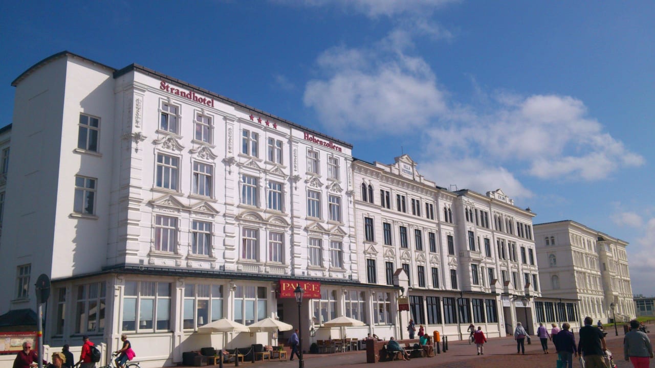 Fassadenfront zum Meer Strandhotel Hohenzollern