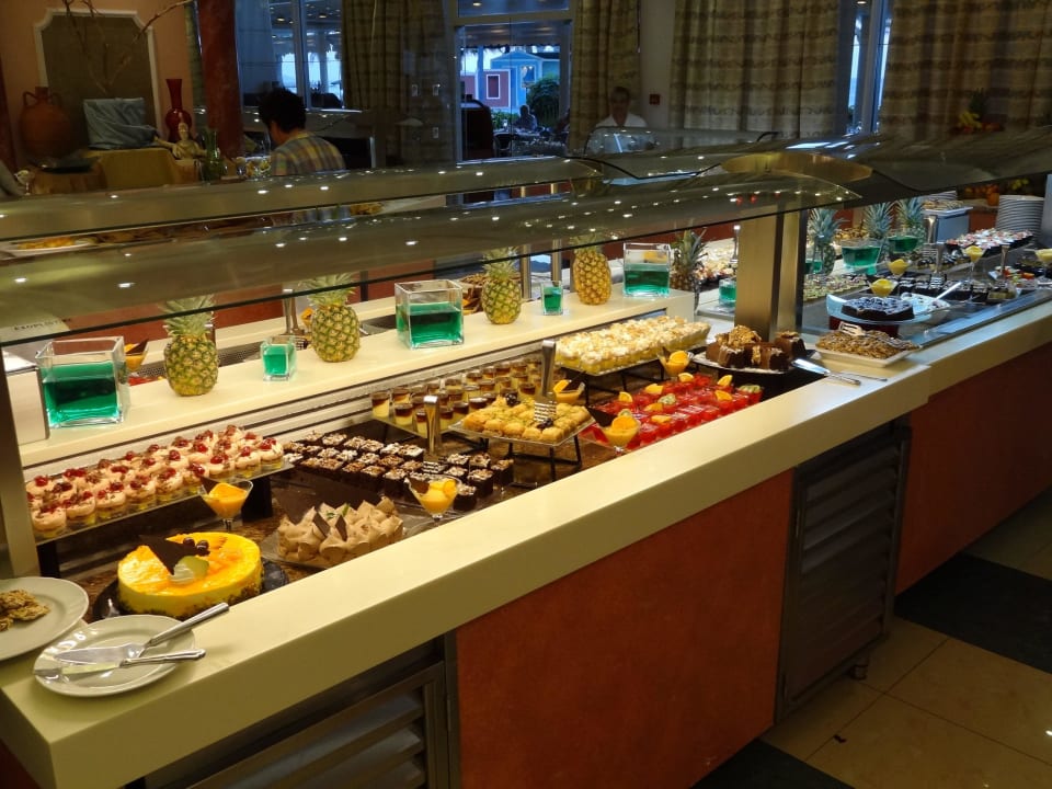 Ein Teil vom Nachspeisenbuffet Rodos Palladium Leisure & Wellness