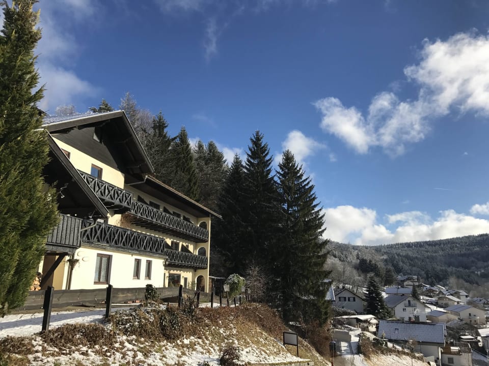 Vorderansicht Montara Suites Bodenmais