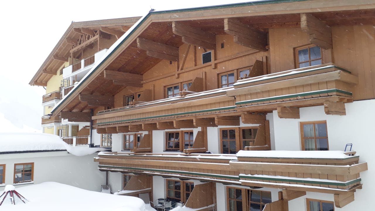 Außenansicht Familienresort Ellmauhof – das echte All Inclusive