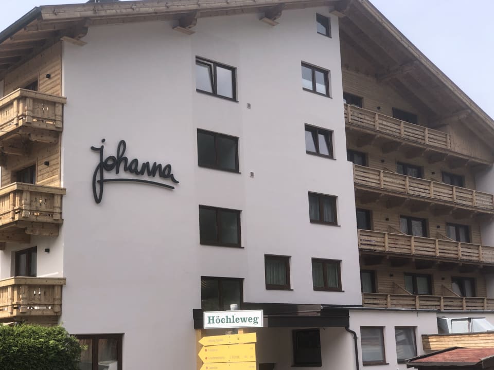 Außenansicht Hotel Johanna mitten im Ötztal