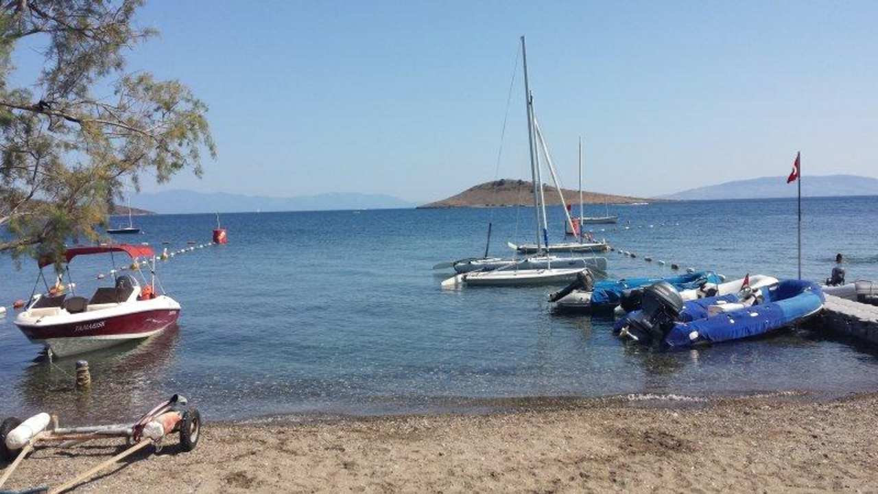 Segelschule (weitere Boote im Bootshangar) Tamarisk Murat Hotel