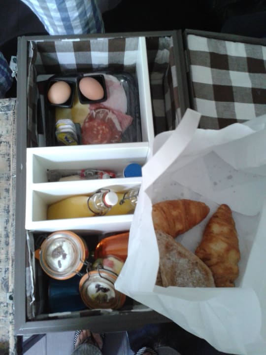 Frühstück im Koffer serviert Bouteaque Hotel Maastricht