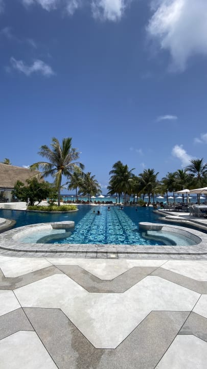 Pool SAii Lagoon Maldives, Curio Collection by Hilton