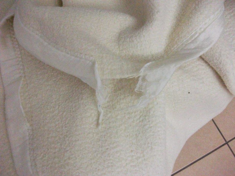 Defekte Bettwäsche Neptune Village Beach Resort & Spa