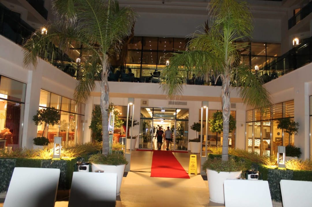 Lobby Azura Deluxe Resort & Spa Hotel