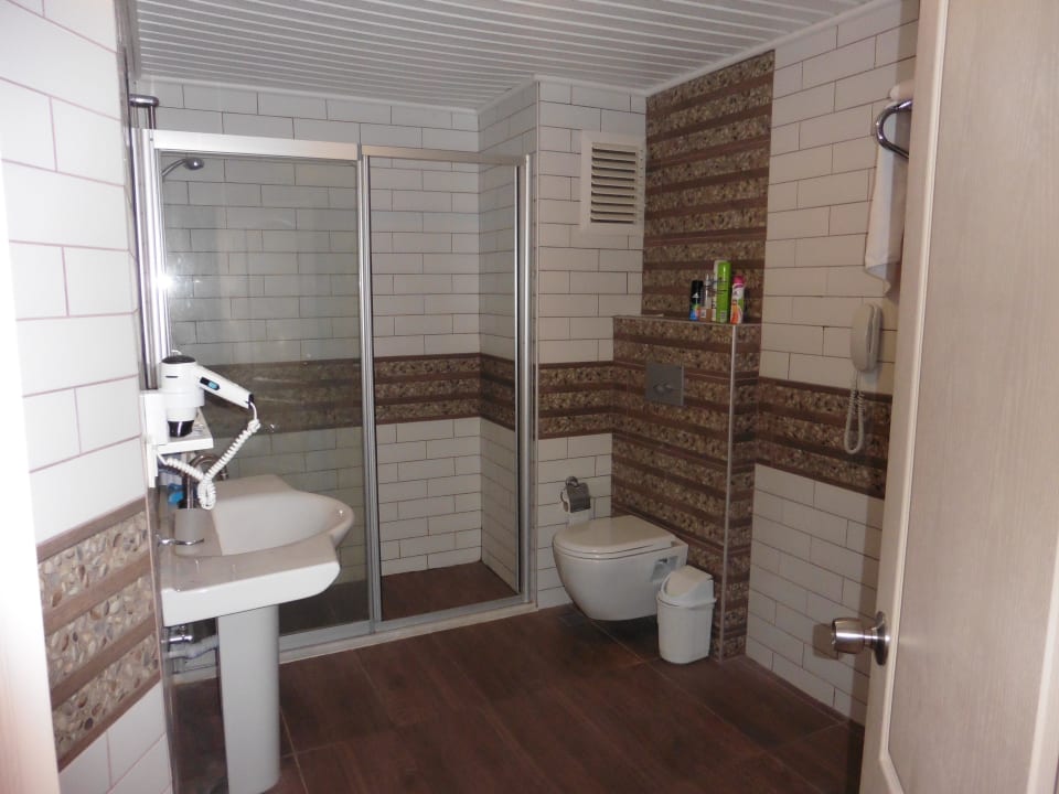 Badezimmer Club Turtas Beach Hotel