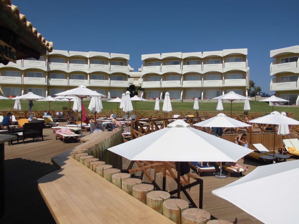 Sonnenterrasse und Wohnblocks Hotel Kalithea Horizon Royal