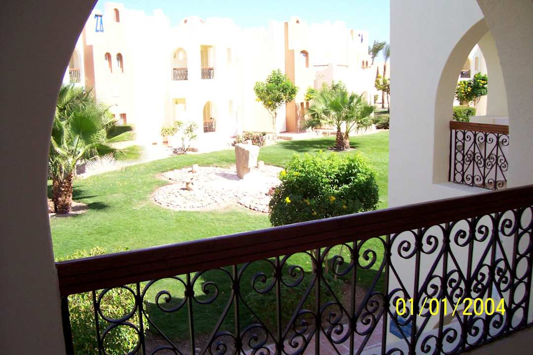 Zahrada z našeho domku SUNRISE Royal Makadi Resort